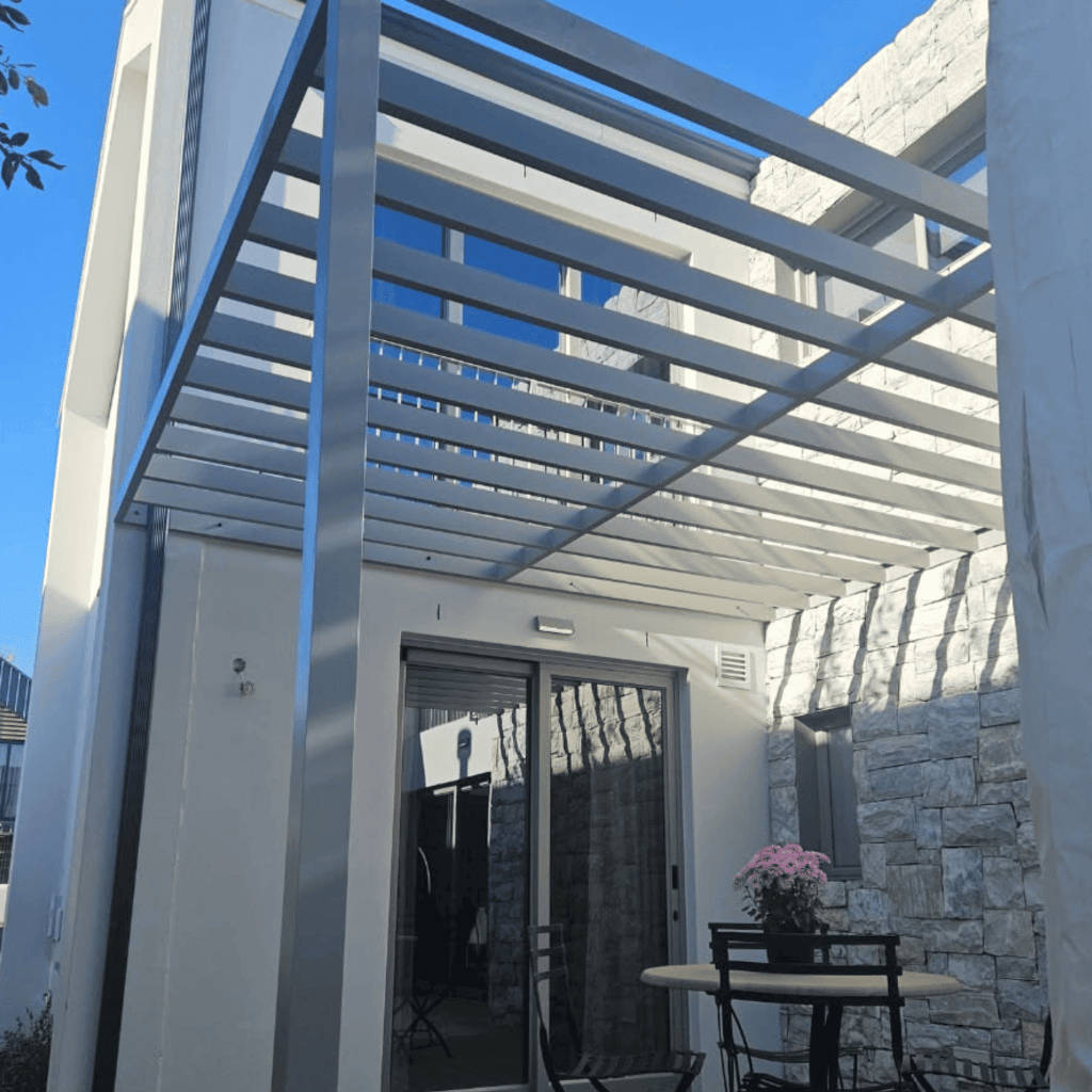 Custom aluminium pergola and outdoor structure